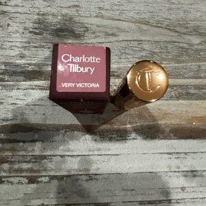 CHARLOTTE TILBURY MODERN-MAT TI LONG-LASHING
LIPSTICK